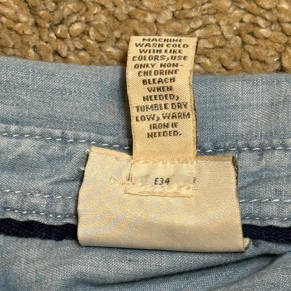 St. John's Bay Light Blue Chambray Sleeveless Button Down Shirt Size PM Like New - Picture 5 of 5